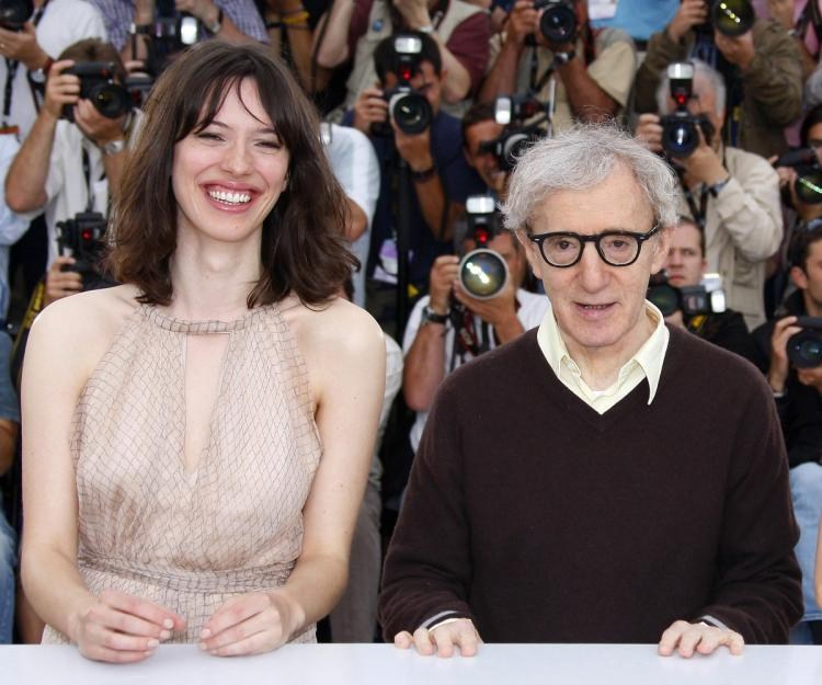 Η Rebecca Hall μετανιωμένη από τη συνεργασία με τον Woody Allen δώρισε την αμοιβή της στο «Time's Up» - Φωτογραφία 2