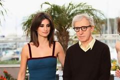 Η Rebecca Hall μετανιωμένη από τη συνεργασία με τον Woody Allen δώρισε την αμοιβή της στο «Time's Up»