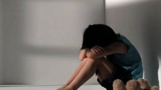 Προφυλακίστηκε ο πα-ΤΕΡΑΣ που βίασε την 7χρονη κόρη του στη Σαλαμίνα - Εξόργισε με το θράσος του - Έπαιζε θέατρο στο νοσοκομείο - Φωτογραφία 1