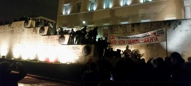 Video: Ξύλο και χημικά σε μπλοκ διαδηλωτών της ΛΑΕ και της υπόλοιπης αριστεράς από την χούντα Τσίπρα - Φωτογραφία 1