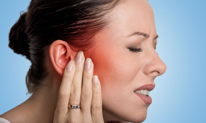 Πόνος στο αυτί: Σπιτικά γιατροσόφια & πότε να επισκεφτείτε γιατρό - Φωτογραφία 1