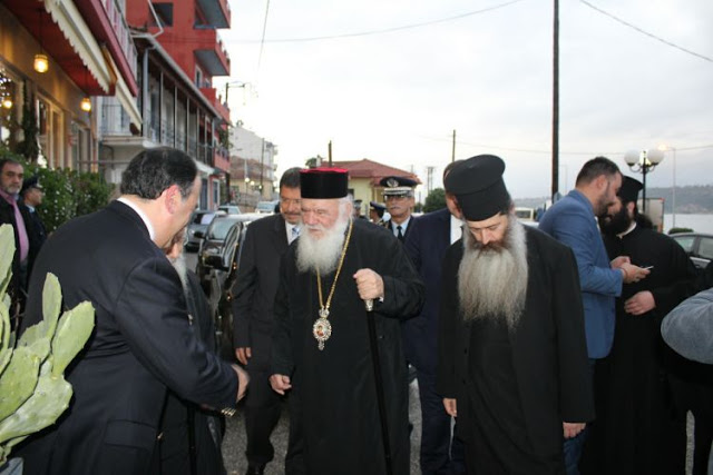 O Μέγας Πανηγυρικός Εσπερινός από τον Άγιο Αθανάσιο Αμφιλοχίας με τον Αρχιεπίσκοπο Αθηνών και πάσης Ελλάδος (ΔΕΙΤΕ ΒΙΝΤΕΟ + ΦΩΤΟ) - Φωτογραφία 1