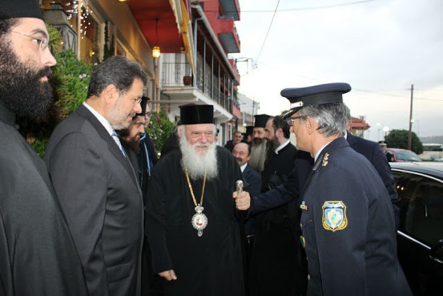 O Μέγας Πανηγυρικός Εσπερινός από τον Άγιο Αθανάσιο Αμφιλοχίας με τον Αρχιεπίσκοπο Αθηνών και πάσης Ελλάδος (ΔΕΙΤΕ ΒΙΝΤΕΟ + ΦΩΤΟ) - Φωτογραφία 2