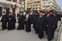''Ιερή'' πορεία για το Σκοπιανό στο Αίγιο (βίντεο)