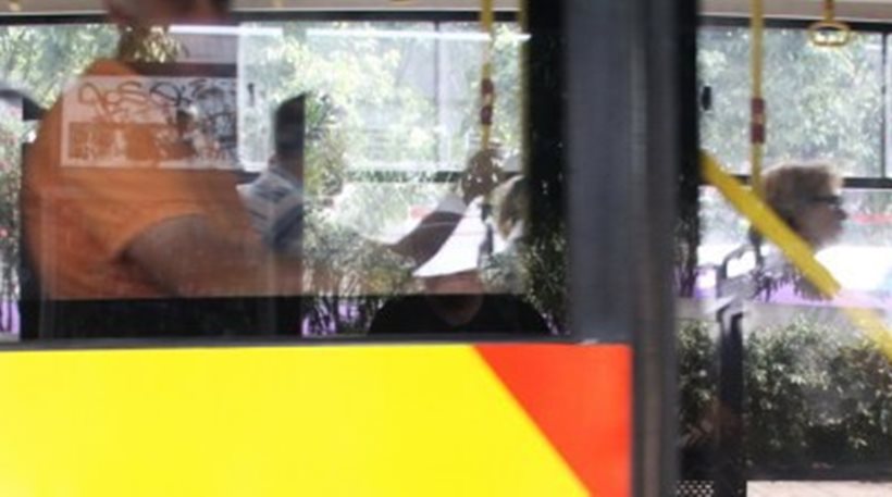 Θεσσαλονίκη: Λεωφορείο έμεινε εγκλωβισμένο για 10 ώρες εξαιτίας παράνομα παρκαρισμένου Ι.Χ. - Φωτογραφία 1