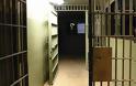 Σφαίρες, κινητά και τάμπλετ βρέθηκαν στα... VIP κελιά των φυλακών Κασσάνδρας