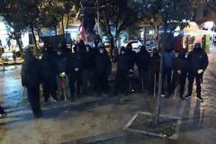 «Περιπολία» από αναρχικούς στο κέντρο της Αθήνας. Κυνήγησαν εμπόρους ναρκωτικών σε Εξάρχεια και Πεδίον του Άρεως [Εικόνες]