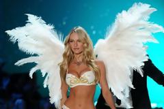 To αγγελάκι της Victoria' s Secret«βασίλισσα» του Instagram