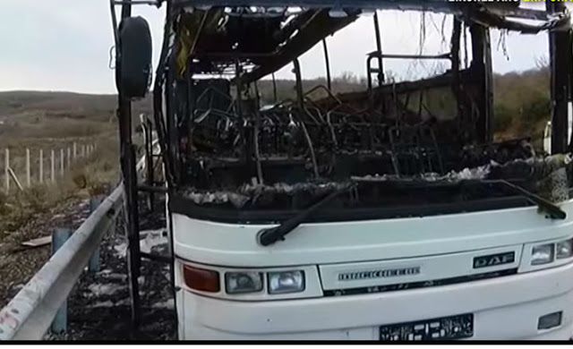 Λεωφορείο κάηκε ολοσχερώς στην Εγνατία Οδό (ΒΙΝΤΕΟ) - Φωτογραφία 1