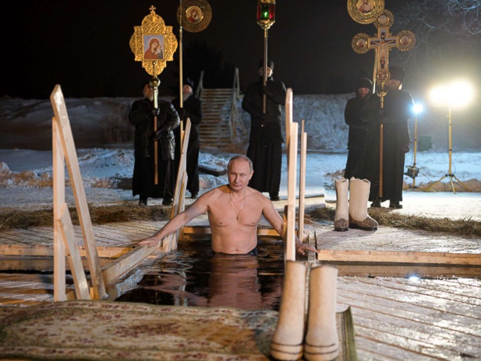 Ο Πούτιν βούτηξε για τον Σταυρό στα Θεοφάνεια, σε παγωμένη λίμνη - Φωτογραφία 1