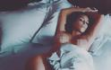 H Kim Kardashian ποζάρει ολόγυμνη στο κρεβάτι και κολάζει! - Φωτογραφία 3
