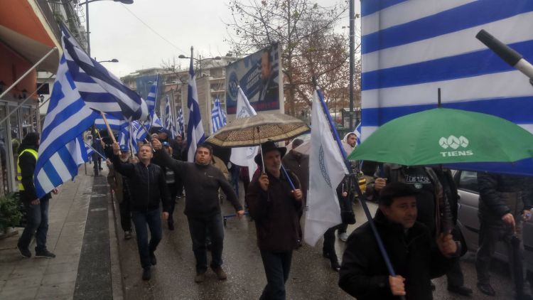 Φωτορεπορτάζ από την πορεία των υποστηρικτών του καταζητούμενου Σώρρα στο Αγρίνιο (ΦΩΤΟ) - Φωτογραφία 11