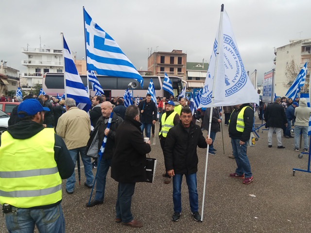 Φωτορεπορτάζ από την πορεία των υποστηρικτών του καταζητούμενου Σώρρα στο Αγρίνιο (ΦΩΤΟ) - Φωτογραφία 3