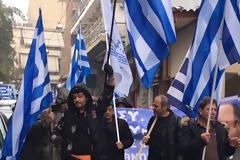 Φωτορεπορτάζ από την πορεία των υποστηρικτών του καταζητούμενου Σώρρα στο Αγρίνιο (ΦΩΤΟ)