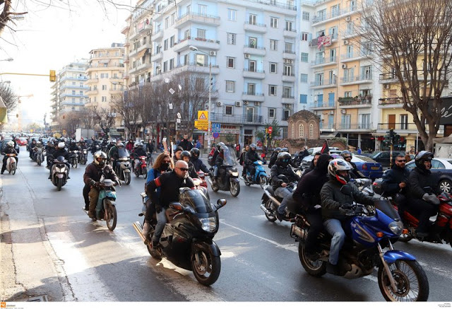 Θεσσαλονίκη: Μηχανοκίνητη πορεία «μπάσταρδων προδοτών» κατά του συλλαλητηρίου - [Βίντεο-Εικόνες] - Φωτογραφία 2