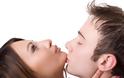 Τι ποσοστό των αντρών δεν θεωρεί το φιλί απιστία;