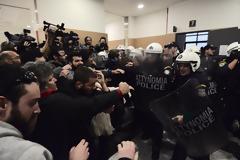 Ενώσεις Αττικής για πλειστηριασμούς: Μας χρησιμοποιούν ως ειδικούς καθαριστές