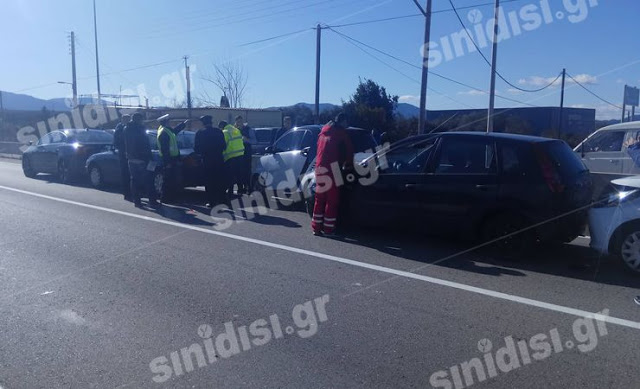Αγρίνιο: Απίστευτη καραμπόλα έξι οχημάτων στην Εθνική Οδό! (ΔΕΙΤΕ ΦΩΤΟ) - Φωτογραφία 4