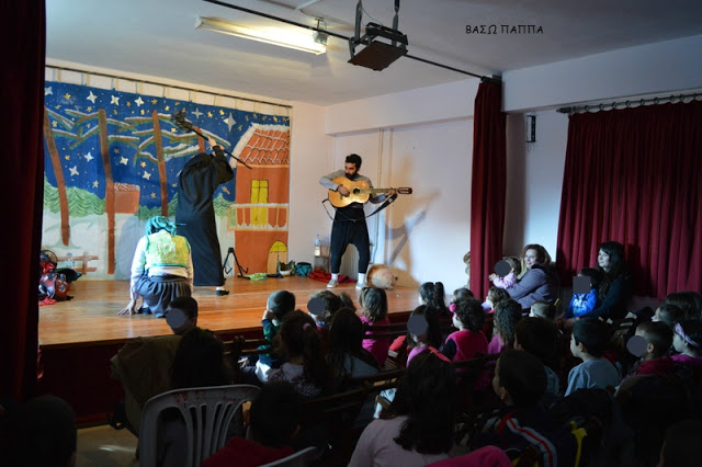 Η διεθνής ομάδα Hippo παρουσίασε στην ΚΑΝΔΗΛΑ το θεατρικό έργο για παιδιά του Θωμά Βελισσάρη: «Η Αυγή και ο Ανθός» (ΦΩΤΟ: Βάσω Παππά) - Φωτογραφία 6