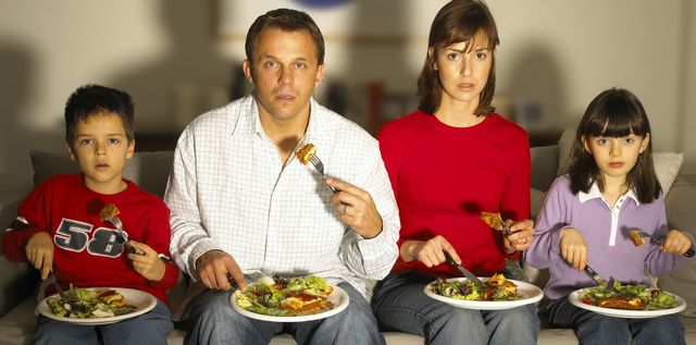 Επτά λάθη που κάνεις στο βραδινό σου γεύμα και επηρεάζουν και το βάρος και τον ύπνο σου! - Φωτογραφία 2