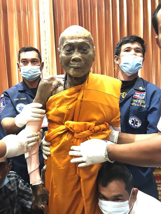 Απίστευτες εικόνες: Βουδιστής μοναχός «χαμογελά» δύο μήνες μετά τον θάνατό του - Φωτογραφία 2