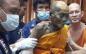 Απίστευτες εικόνες: Βουδιστής μοναχός «χαμογελά» δύο μήνες μετά τον θάνατό του - Φωτογραφία 1