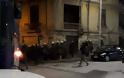 Θεσσαλονίκη: «Κλεφτοπόλεμος» ΜΑΤ-αντιεξουσιαστών μετά την έφοδο στα γραφεία του - Φωτογραφία 13