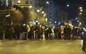 Θεσσαλονίκη: «Κλεφτοπόλεμος» ΜΑΤ-αντιεξουσιαστών μετά την έφοδο στα γραφεία του - Φωτογραφία 14