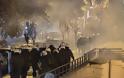 Θεσσαλονίκη: «Κλεφτοπόλεμος» ΜΑΤ-αντιεξουσιαστών μετά την έφοδο στα γραφεία του - Φωτογραφία 17