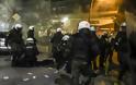 Θεσσαλονίκη: «Κλεφτοπόλεμος» ΜΑΤ-αντιεξουσιαστών μετά την έφοδο στα γραφεία του - Φωτογραφία 8
