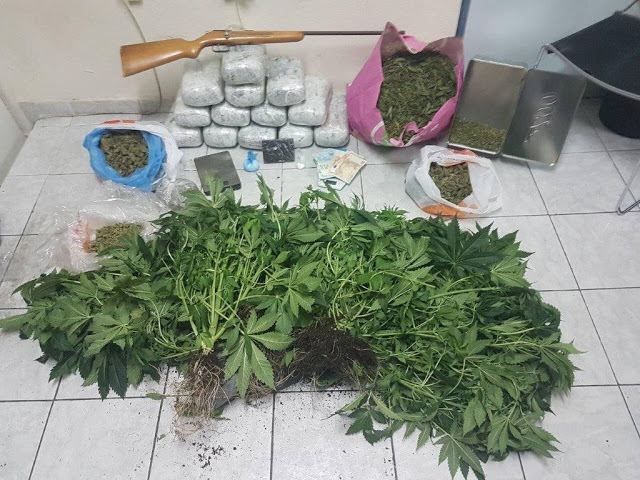 3 συλλήψεις σε Χαλάνδρι και Γέρακα για ναρκωτικά - Φωτογραφία 1