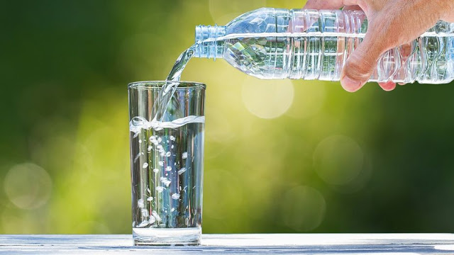 «Νηστεία με νερό»: Η νέα αμφιλεγόμενη δίαιτα που μπορεί να αποδειχτεί επικίνδυνη - Φωτογραφία 1