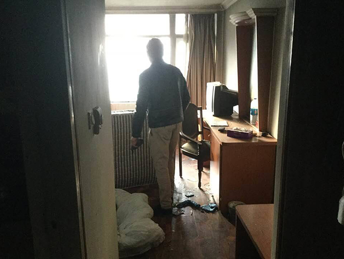 Καμπούλ: συγκλονίζουν οι φωτογραφίες του Έλληνα πιλότου στο ξενοδοχείο της φρίκης - Φωτογραφία 5