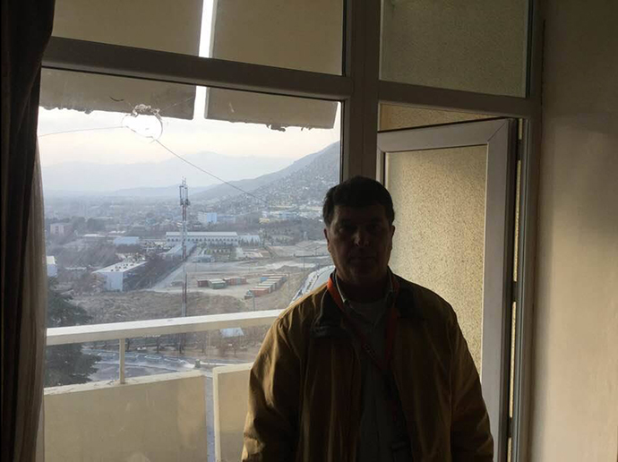 Καμπούλ: συγκλονίζουν οι φωτογραφίες του Έλληνα πιλότου στο ξενοδοχείο της φρίκης - Φωτογραφία 6