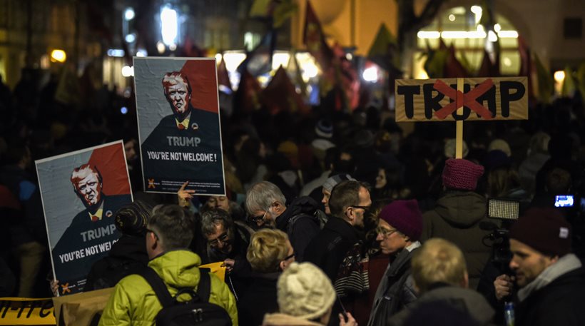 Ελβετία: Χιλιάδες διαδηλωτές κατά του Τραμπ στη Ζυρίχη - Φωτογραφία 1