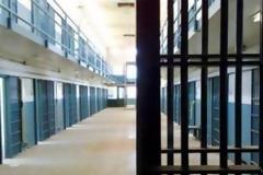 Με το νόμο Παρασκευόπουλου κάθε μήνα βγαίνουν από τη φυλακή 340 κρατούμενοι!