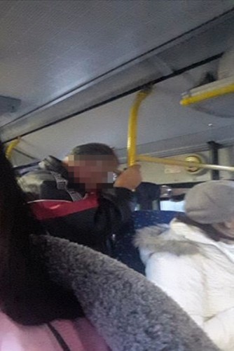 Πανικός σ' εν κινήσει λεωφορείο προς Πάφο όταν «έπεσε» πόρτα - Φωτογραφία 2