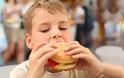 Γιατί δεν πρέπει να απαγορεύουμε το junk food στα παιδιά