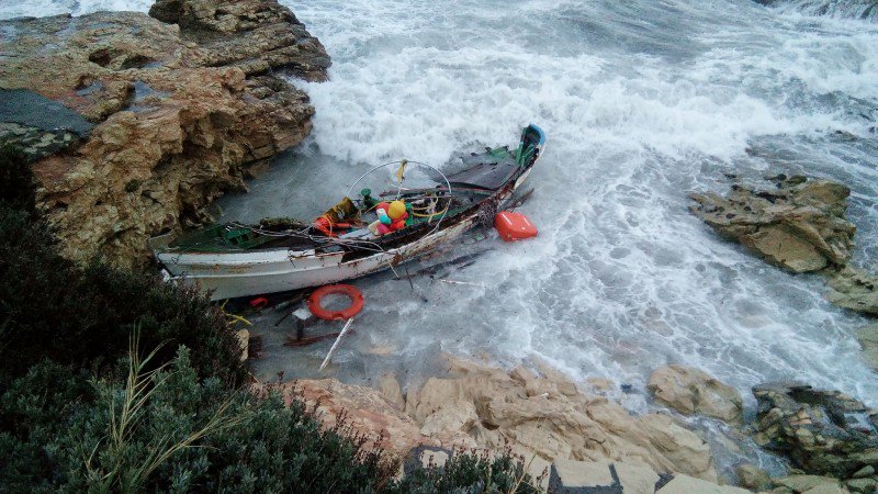 Νεκρός 56χρονος ψαράς στην Κρήτη - Δείτε τα συντρίμμια της βάρκας - Φωτογραφία 3