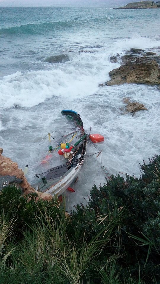 Νεκρός 56χρονος ψαράς στην Κρήτη - Δείτε τα συντρίμμια της βάρκας - Φωτογραφία 4