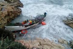 Νεκρός 56χρονος ψαράς στην Κρήτη - Δείτε τα συντρίμμια της βάρκας