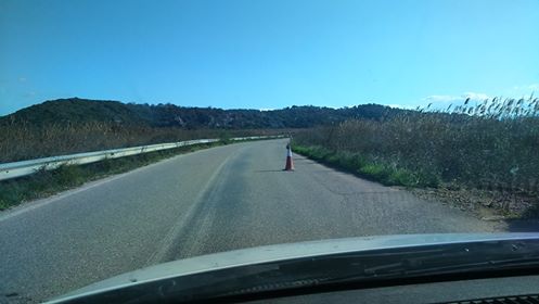 Διαμαρτυρία οδηγού για τα έργα που γίνονται στο δρόμο στον ΑΓΙΟ ΔΗΜΗΤΡΙΟ ΑΣΤΑΚΟΥ χωρίς Προειδοποιητικές πινακίδες - Φωτογραφία 2