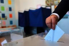 ΝΕΑ ΕΡΕΥΝΑ: Κλείνει η ψαλίδα ΝΔ - ΣΥΡΙΖΑ - Τι θα συμβεί αν γίνουν πρόωρες εκλογές