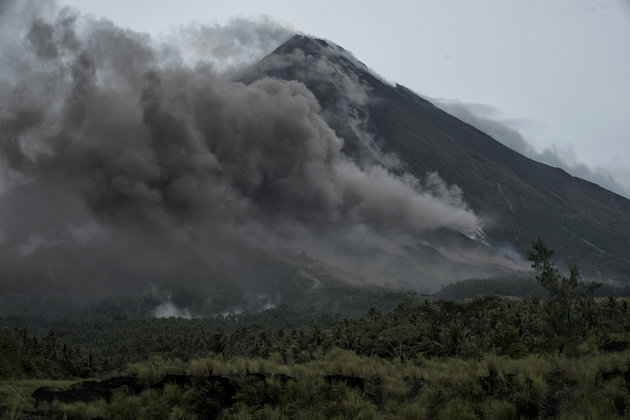 Εντυπωσιακές εικόνες από την έκρηξη του ηφαιστείου στις Φιλιππίνες. - Φωτογραφία 14