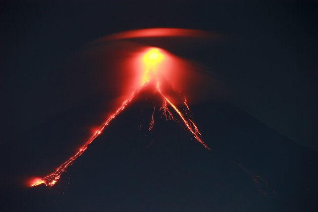 Εντυπωσιακές εικόνες από την έκρηξη του ηφαιστείου στις Φιλιππίνες. - Φωτογραφία 15