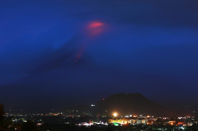 Εντυπωσιακές εικόνες από την έκρηξη του ηφαιστείου στις Φιλιππίνες. - Φωτογραφία 19