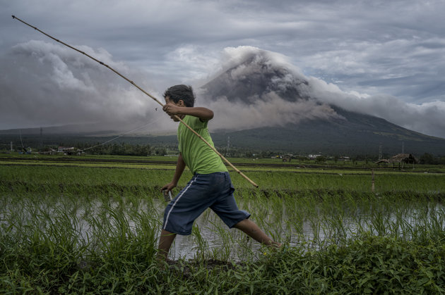 Εντυπωσιακές εικόνες από την έκρηξη του ηφαιστείου στις Φιλιππίνες. - Φωτογραφία 2