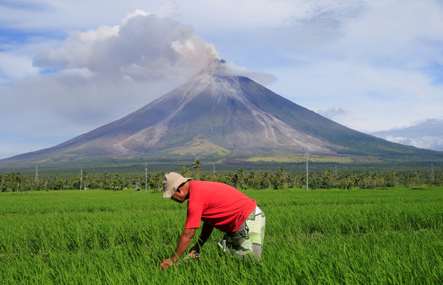 Εντυπωσιακές εικόνες από την έκρηξη του ηφαιστείου στις Φιλιππίνες. - Φωτογραφία 3