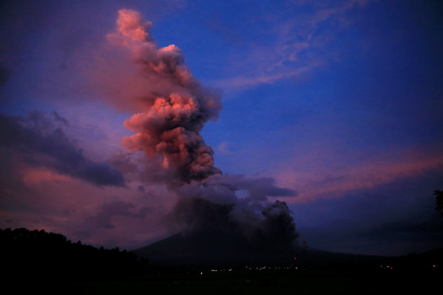 Εντυπωσιακές εικόνες από την έκρηξη του ηφαιστείου στις Φιλιππίνες. - Φωτογραφία 6