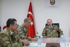 Αιφνιδιαστική επιθεώρηση Ρ.Τ. Ερντογάν στα σύνορα Τουρκίας-Συρίας: «Θα ολοκληρωθούν οι επιχειρήσεις» (φωτό)